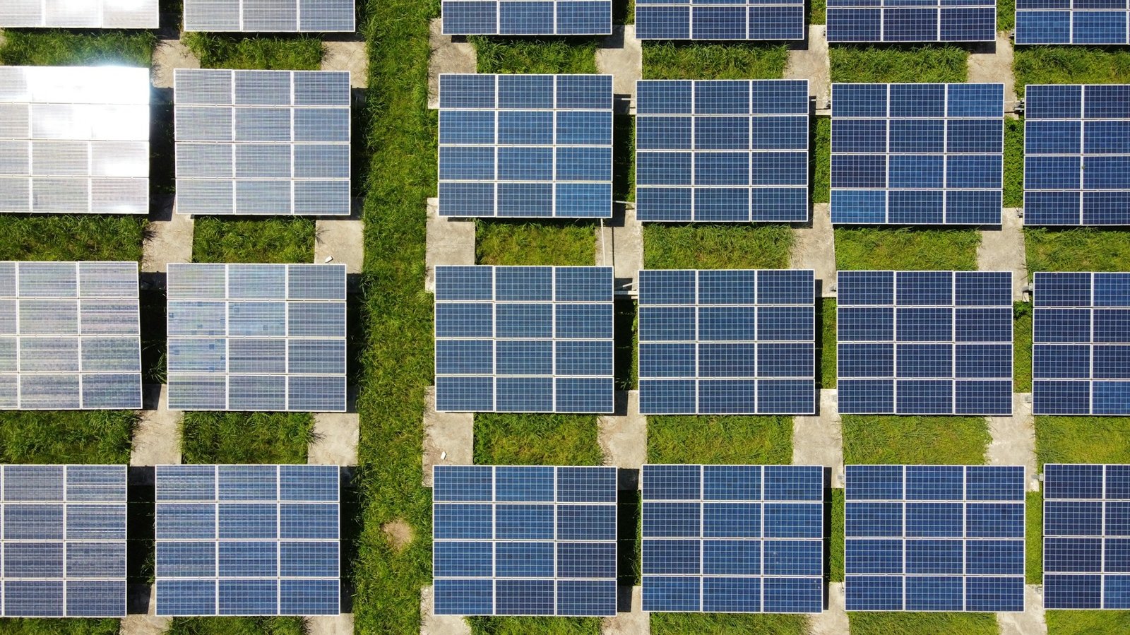 Large commercial solar array installed in an Aberdeenshire field