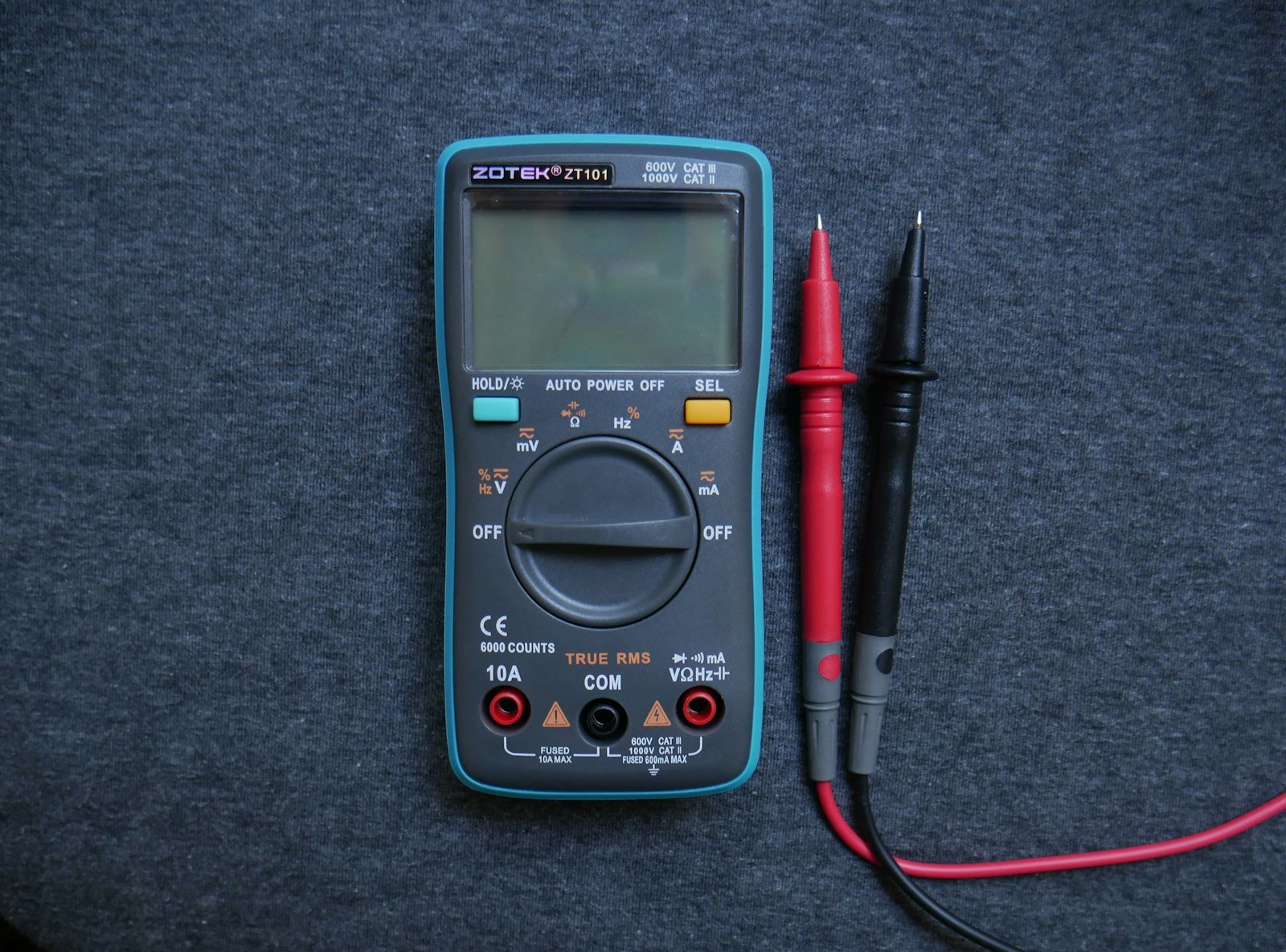 Multimeter with test probes in Peterculter